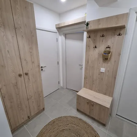 Apartment Polina - 2bd Next To Sea Garden