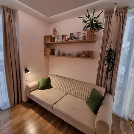 Polina - 2bd Next To Sea Garden With Parking Apartman